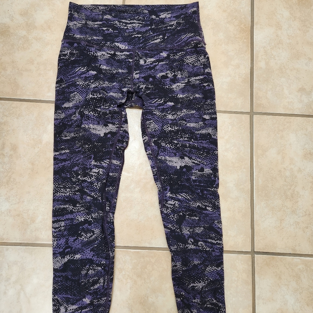 Lululemon Wonder Under Camo size 6